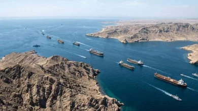 ترامب يفاجئ العالم بإعلان رفع الحصار البحري عن إيران ومطالب عاجلة بشأن مضيق هرمز