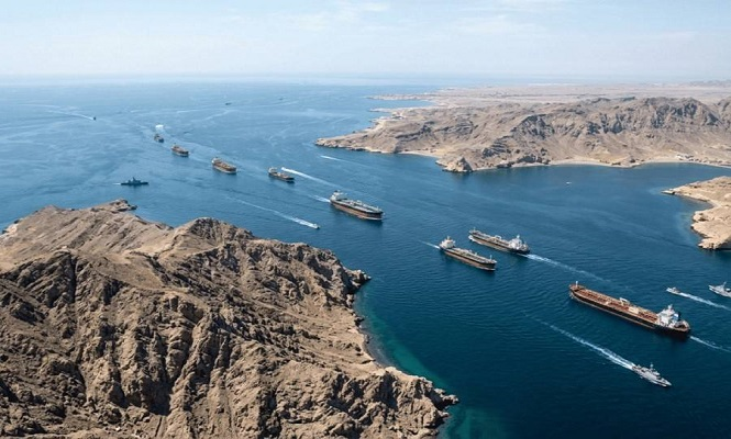 ترامب يفاجئ العالم بإعلان رفع الحصار البحري عن إيران ومطالب عاجلة بشأن مضيق هرمز