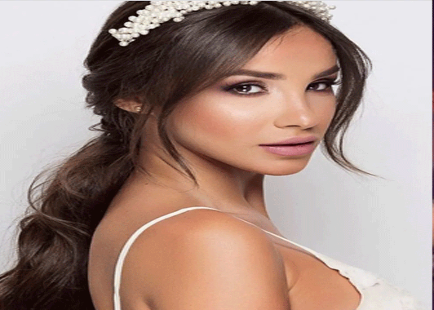 من هي ميرا طفيلي؟ السيرة الذاتية الكاملة لوصيفة ملكة جمال لبنان 1 من هي ميرا طفيلي