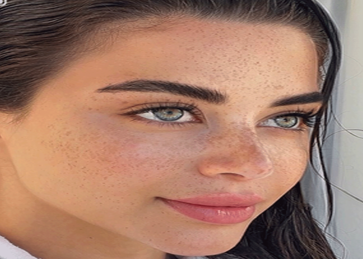 علاقة مجنونة العوضي بالفنانة يارا السكري 4 يارا السكري