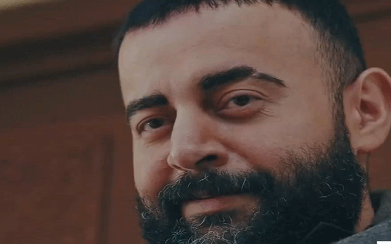 مسلسل "أحمر ولا أبيض".. تفاصيل الدراما السعودية المرتقبة القصة الأبطال وموعد العرض 2 احمر والا ابيض