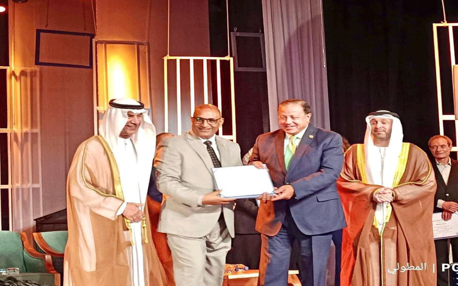 بخصوص جائزة بشراحيل.. الدكتور منتصر نبيه يكتب: نحن من علمنا العالم الذوق والجمال والفن والشعر 2 بشراحيل